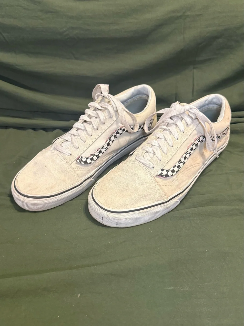 Vans Low-Top Sneakers with Red Checker Stripe on Cream Upper